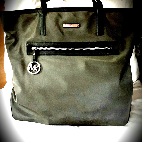 Michael Kors Tote - Picture 1 of 2